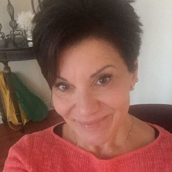 Meet your Posher, Dina - Picture 1 of 1